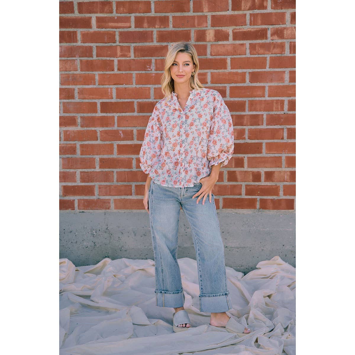 VINTAGE WASHED STRAIGHT JEANS WITH SIDE STITCH DETAIL