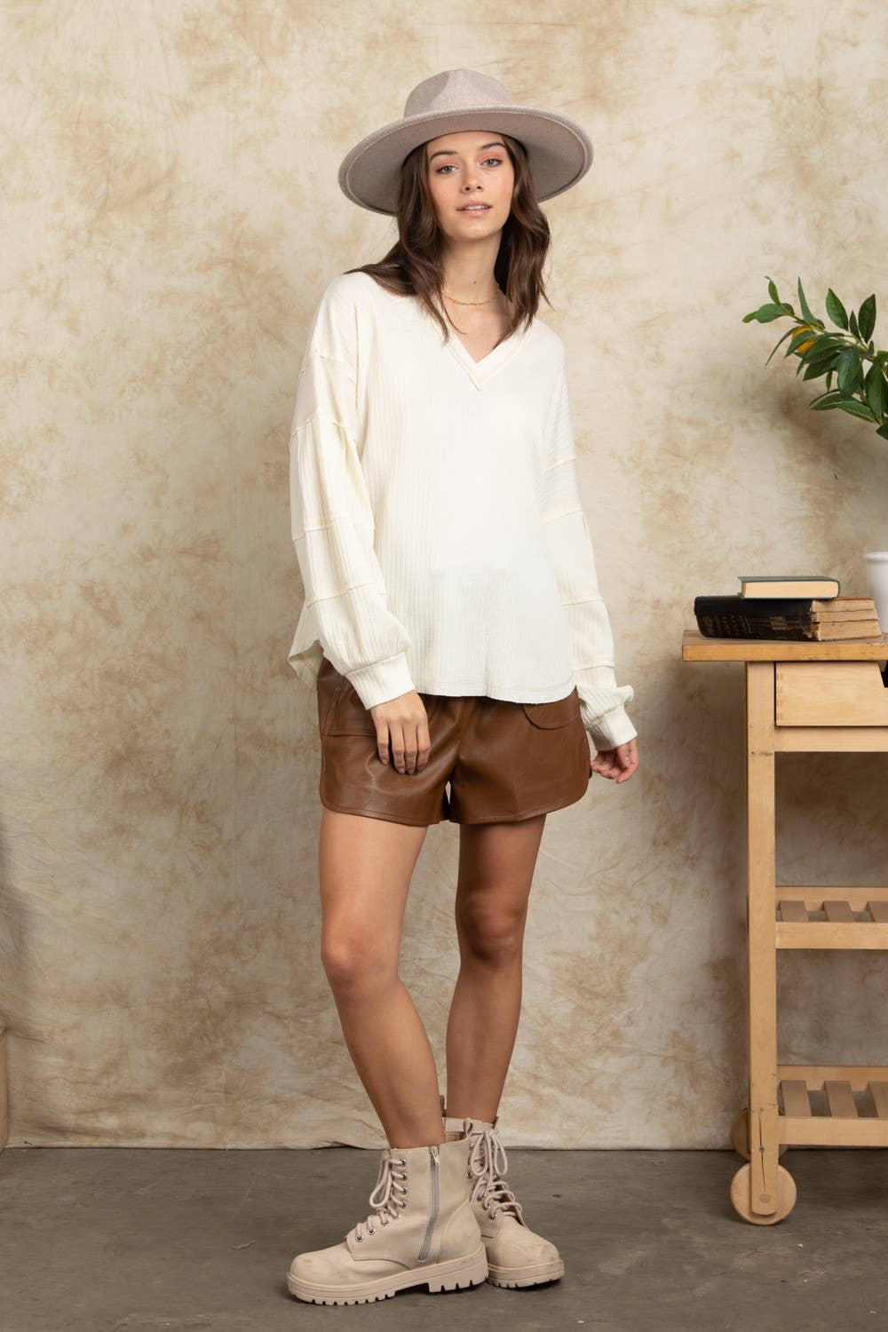 NT11157X-PLUS SIZE Oversized V-neck Puff Sleeve Top