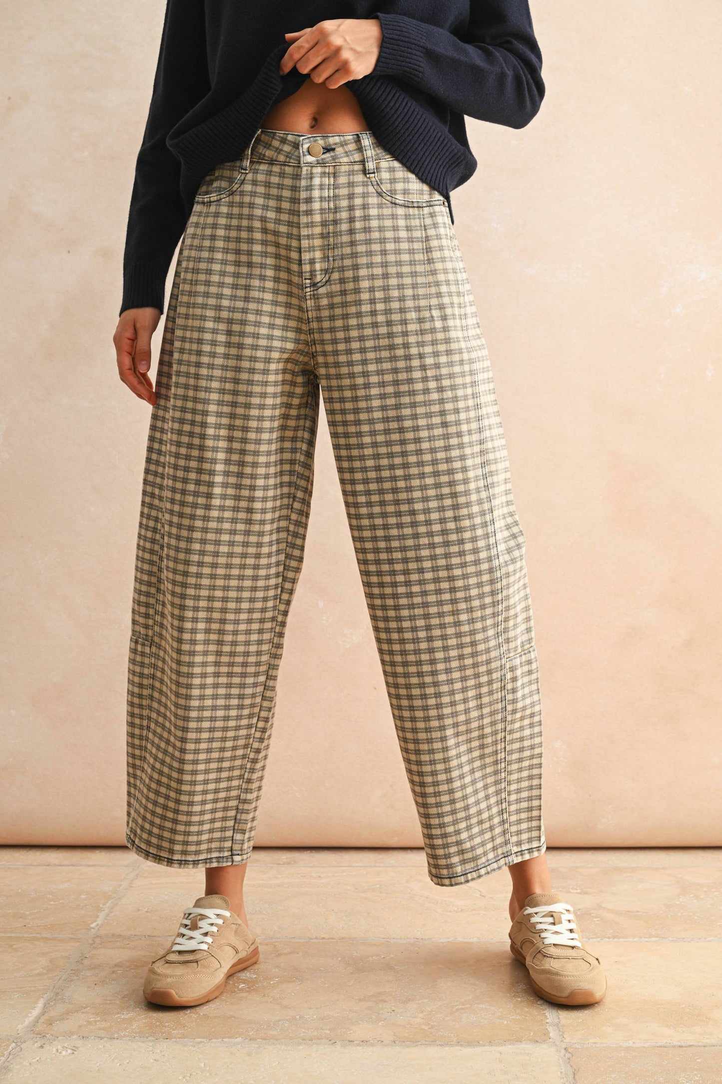 MINI CHECKER PATTERN BARREL PANTS