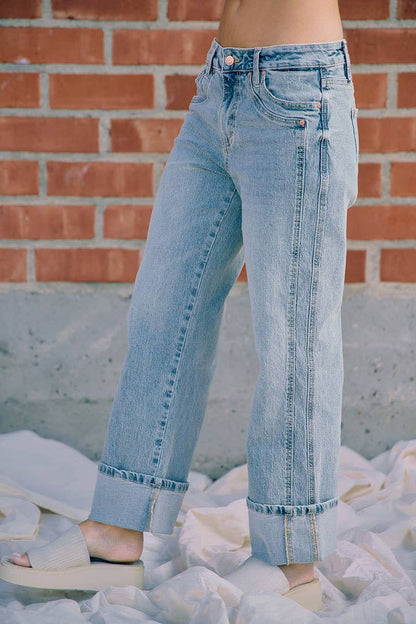 VINTAGE WASHED STRAIGHT JEANS WITH SIDE STITCH DETAIL