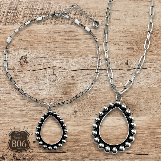 Western style pendant necklace