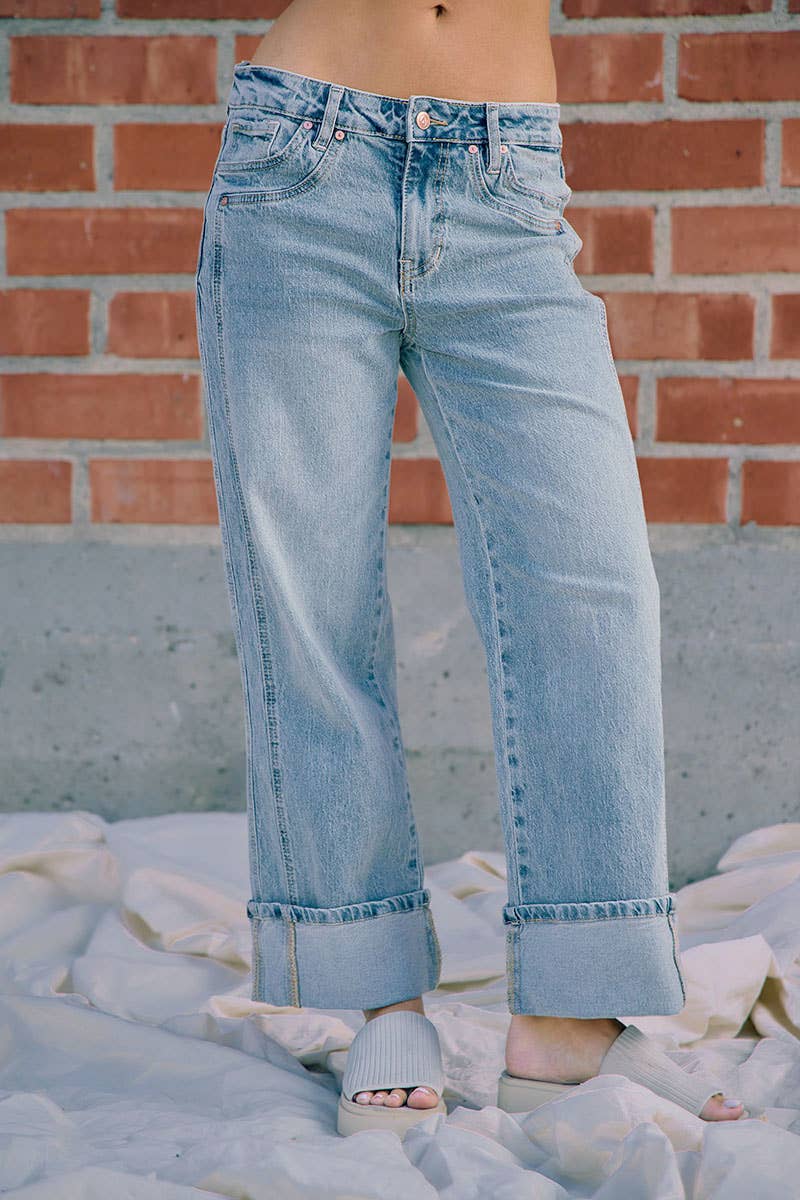 VINTAGE WASHED STRAIGHT JEANS WITH SIDE STITCH DETAIL
